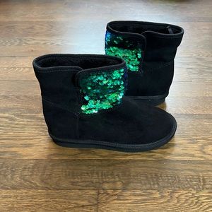 Sequin Boots
Girls / junior size 3
Excellent condition
